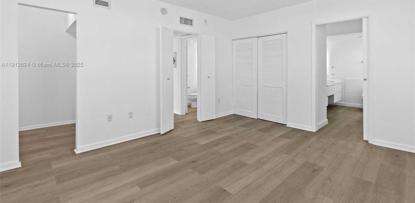 Small Image of 6900 BAY DR #10I, Miami Beach Number 11