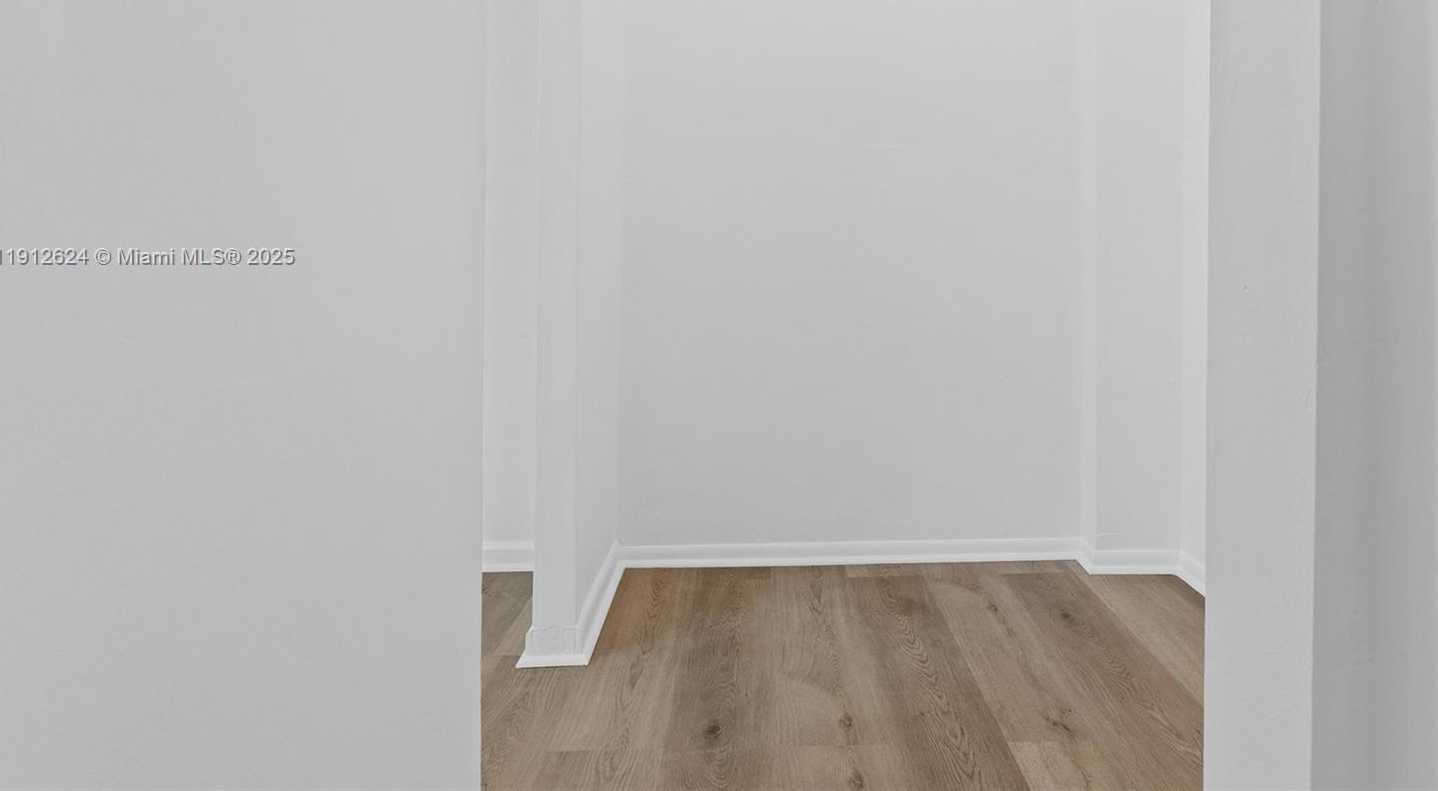 Small Image of 6900 BAY DR #10I, Miami Beach Number 13