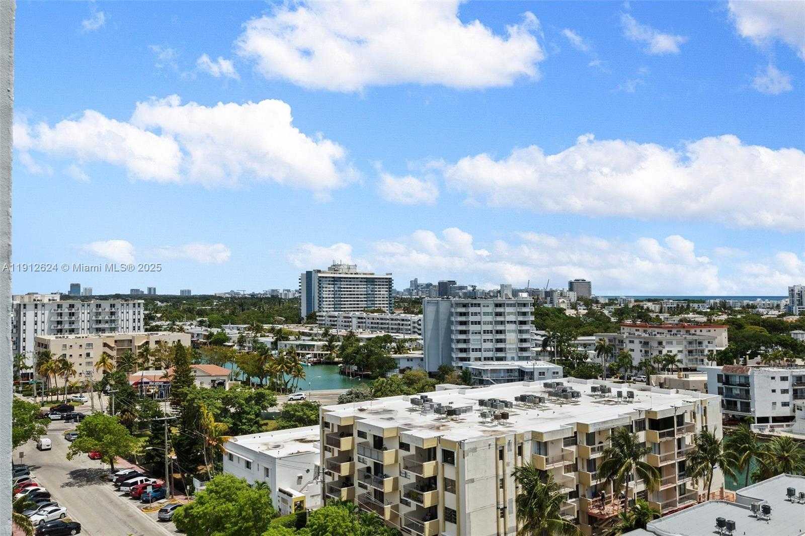 Small Image of 6900 BAY DR #10I, Miami Beach Number 2