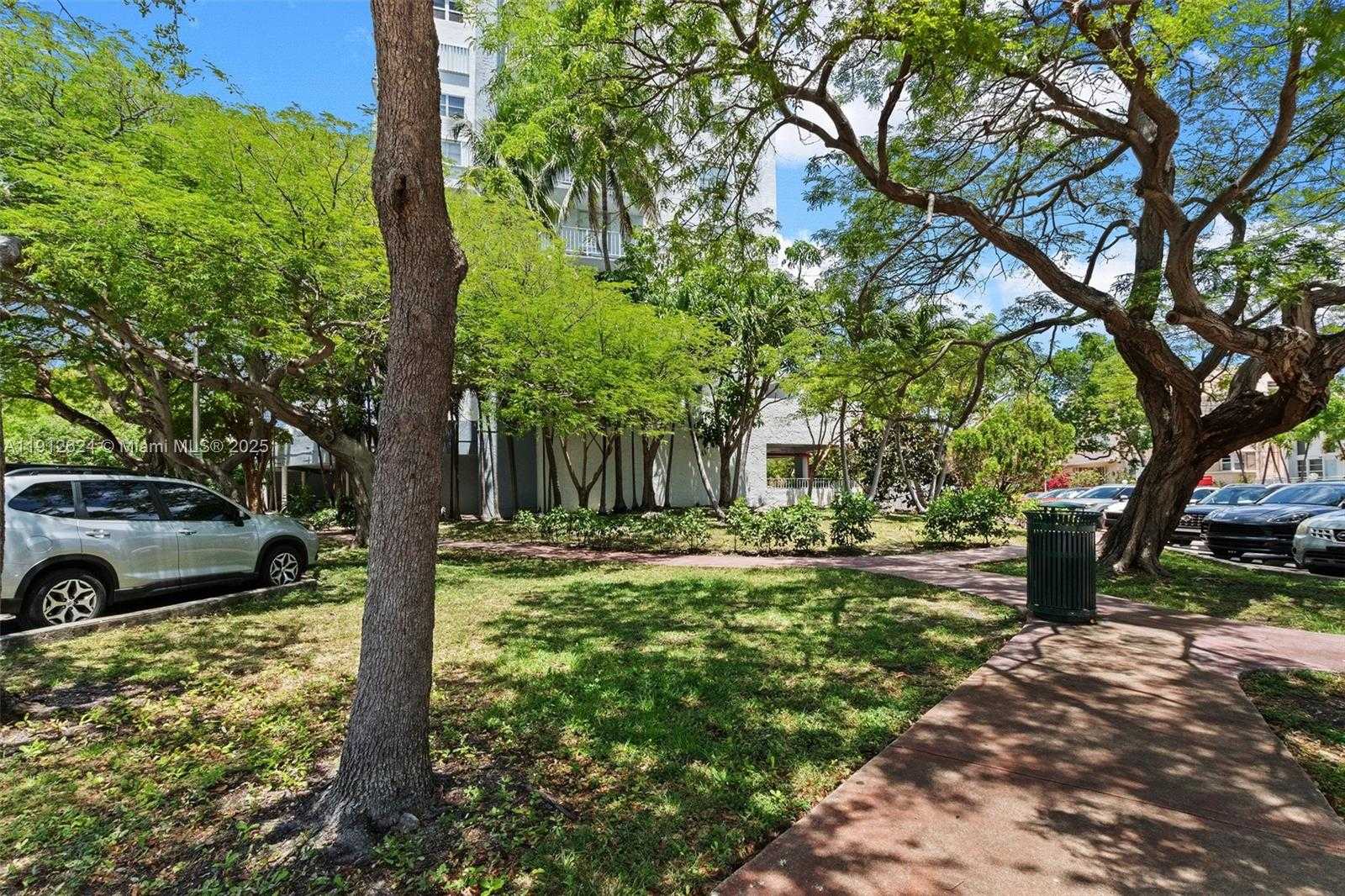 Small Image of 6900 BAY DR #10I, Miami Beach Number 22