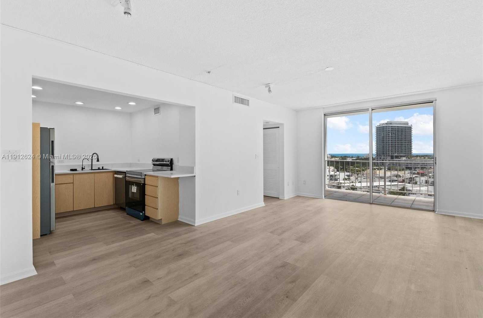 Small Image of 6900 BAY DR #10I, Miami Beach Number 4