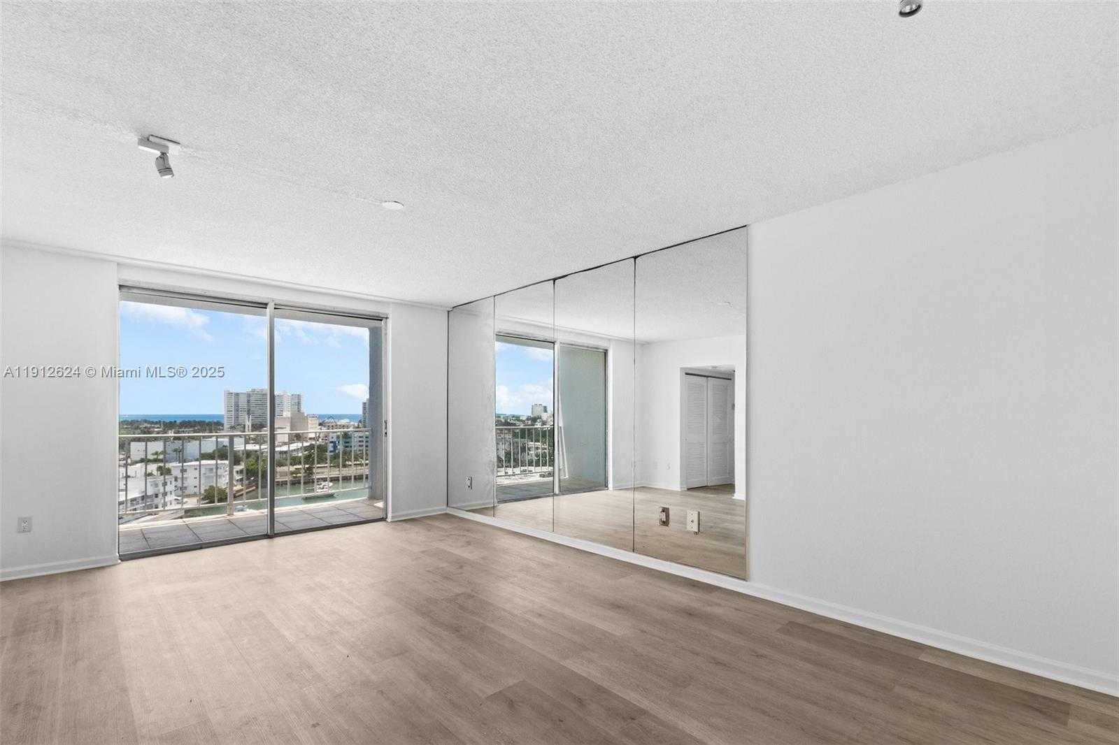 Small Image of 6900 BAY DR #10I, Miami Beach Number 5