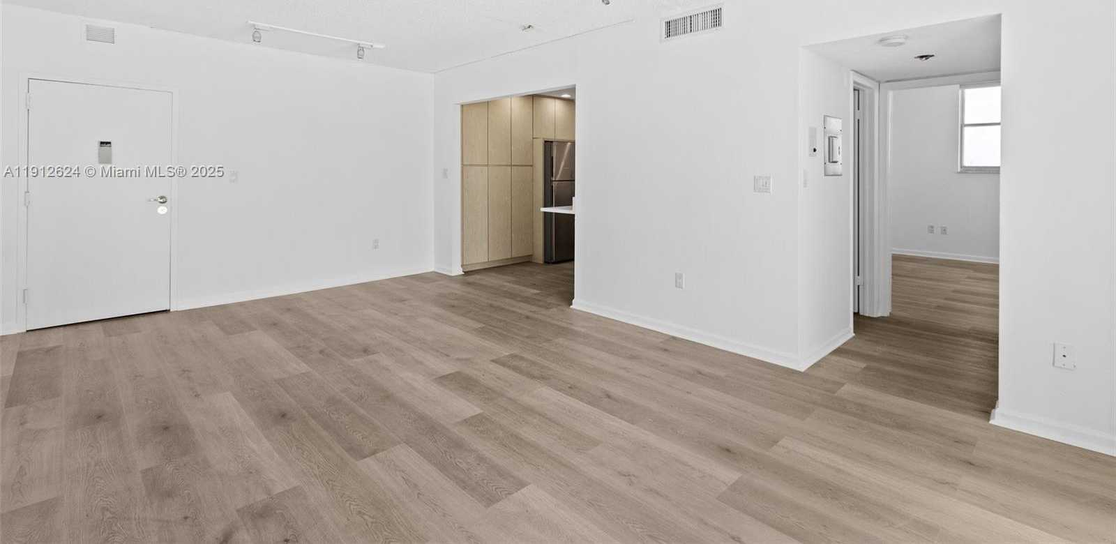 Small Image of 6900 BAY DR #10I, Miami Beach Number 6