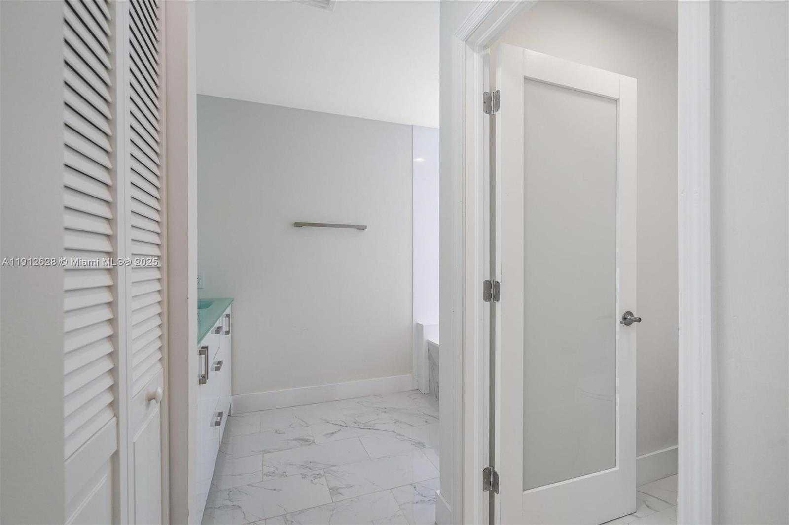 Small Image of 8658 SOUTH WEST 159TH CT, Miami Number 27