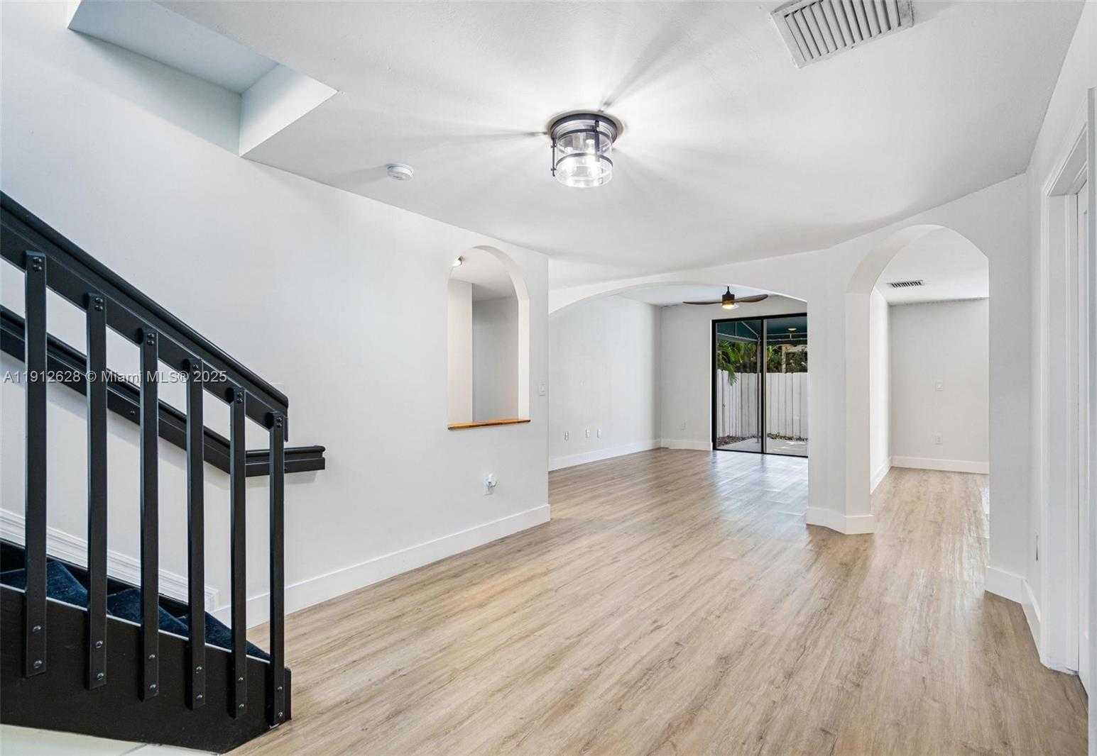 Small Image of 8658 SOUTH WEST 159TH CT, Miami Number 5