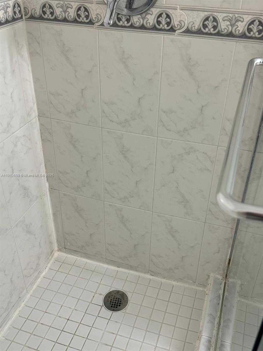 Small Image of 851 THREE ISLANDS BLVD #509, Hallandale Beach Number 15