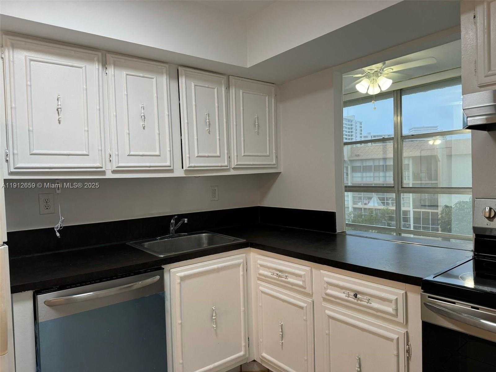 Small Image of 851 THREE ISLANDS BLVD #509, Hallandale Beach Number 22