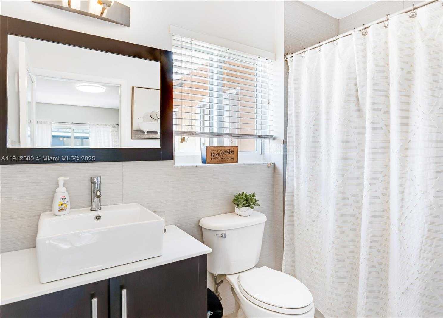 Small Image of 1611 SOUTH WEST 2ND CT #E113, Miami Number 11