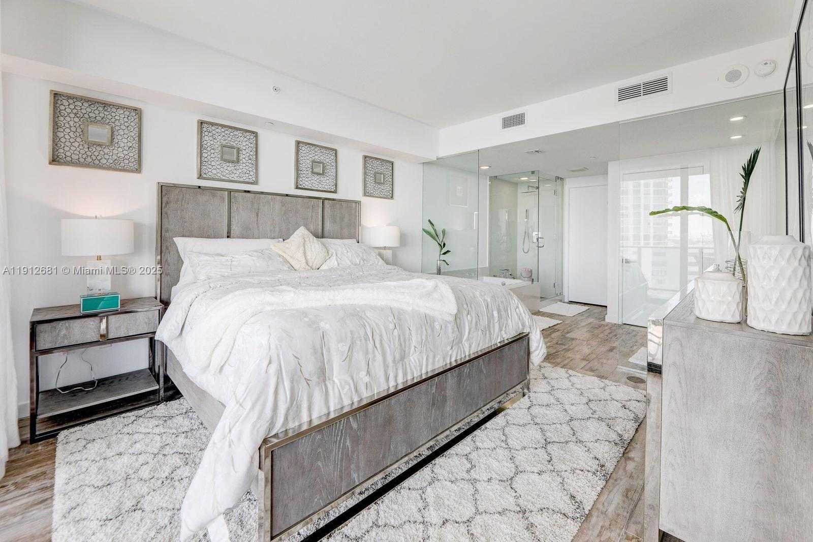 Small Image of 650 NORTH EAST 32ND ST #1002, Miami Number 25