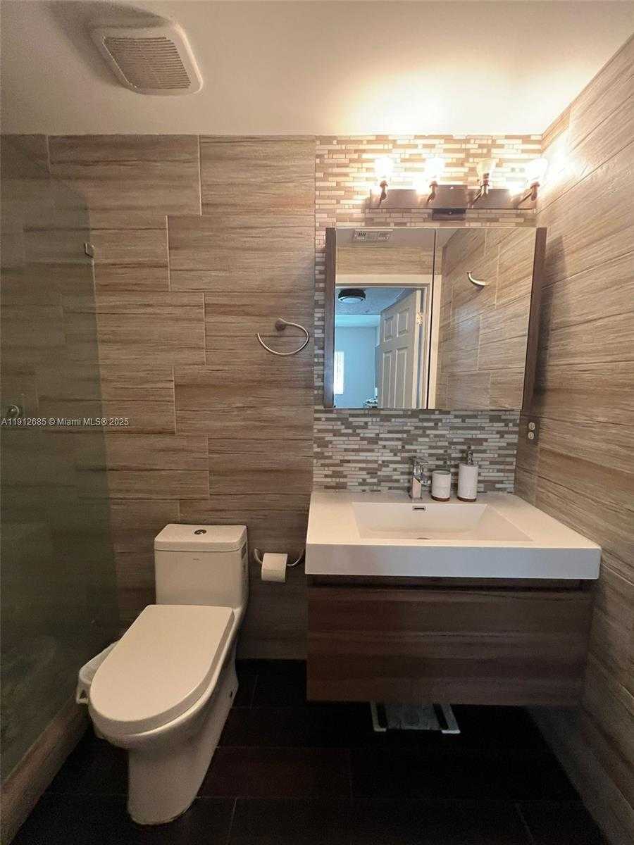 Small Image of 7340 NORTH WEST 114TH AVE #204, Doral Number 23