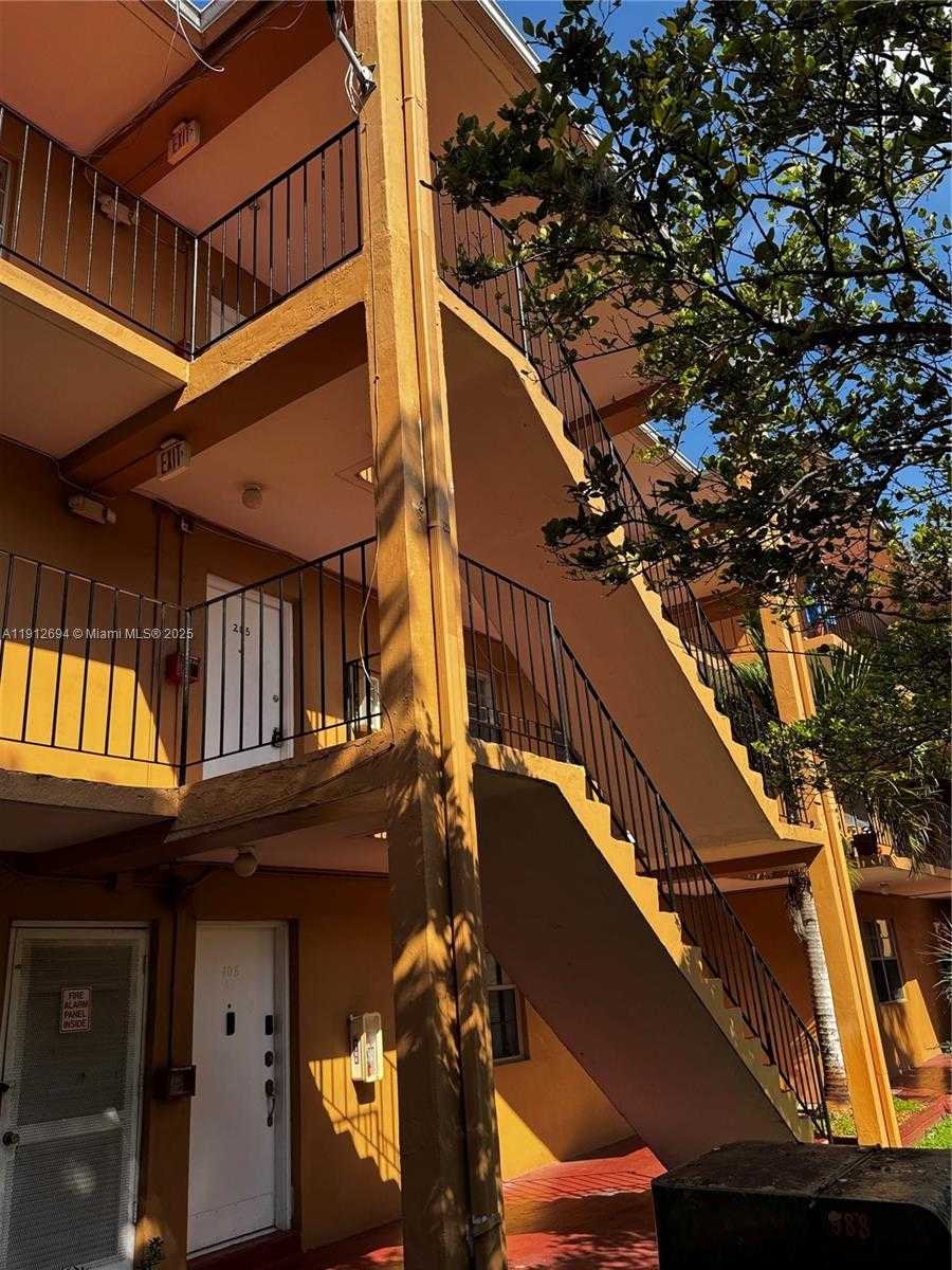 Small Image of 1330 WEST 54TH ST #205C, Hialeah Number 1