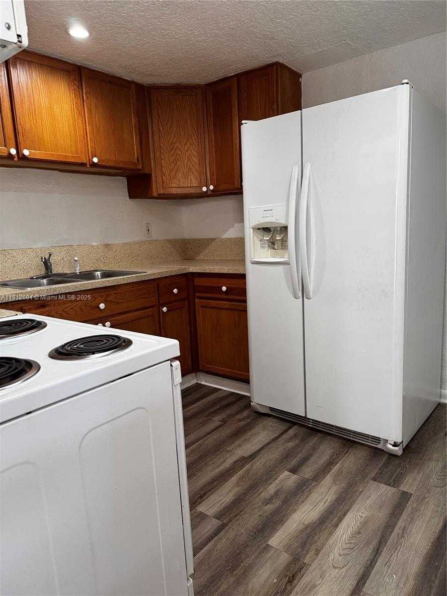 Small Image of 1330 WEST 54TH ST #205C, Hialeah Number 3