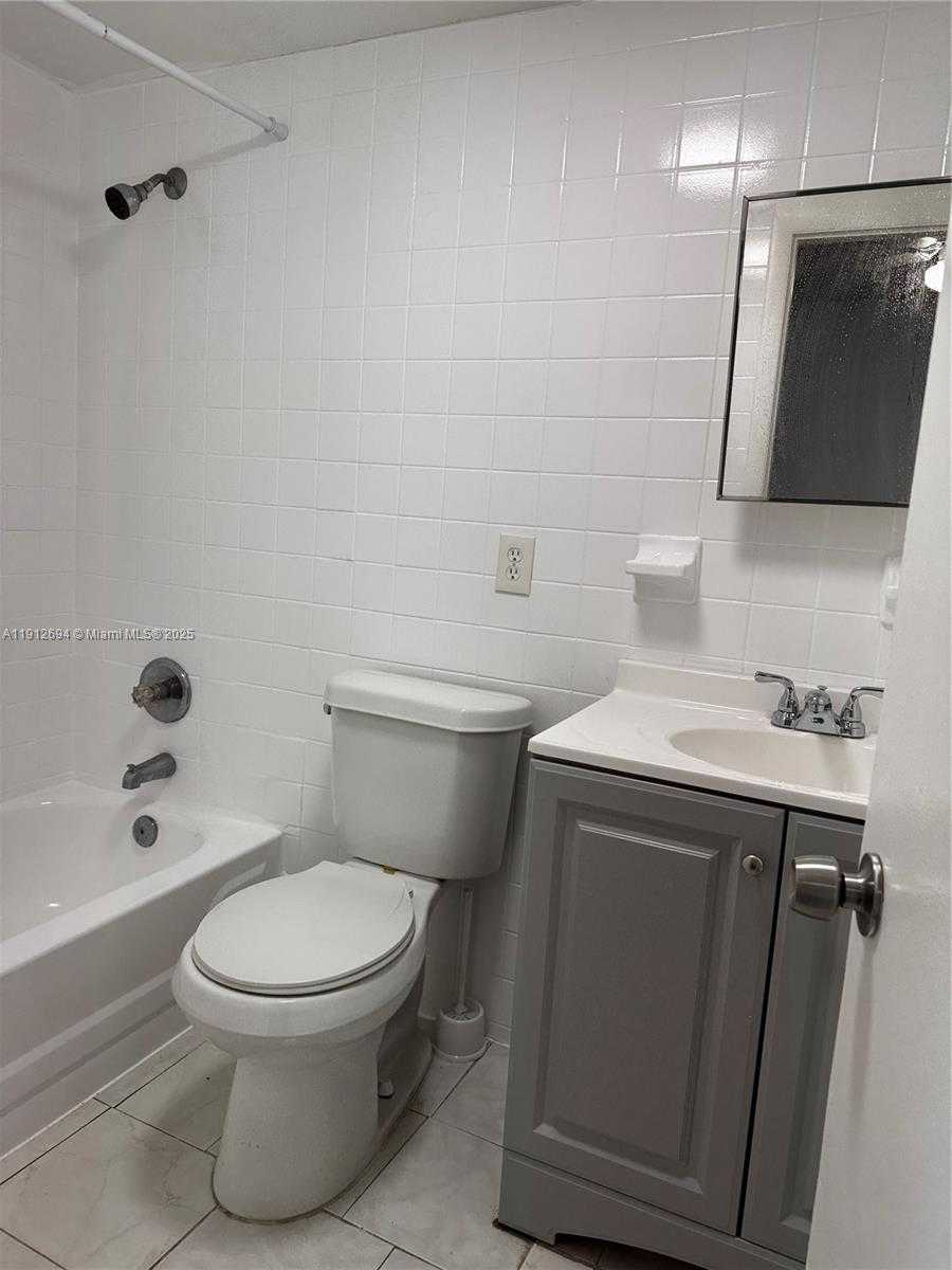 Small Image of 1330 WEST 54TH ST #205C, Hialeah Number 5