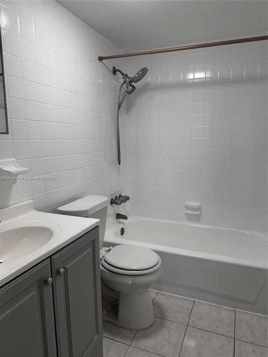 Small Image of 1330 WEST 54TH ST #205C, Hialeah Number 6
