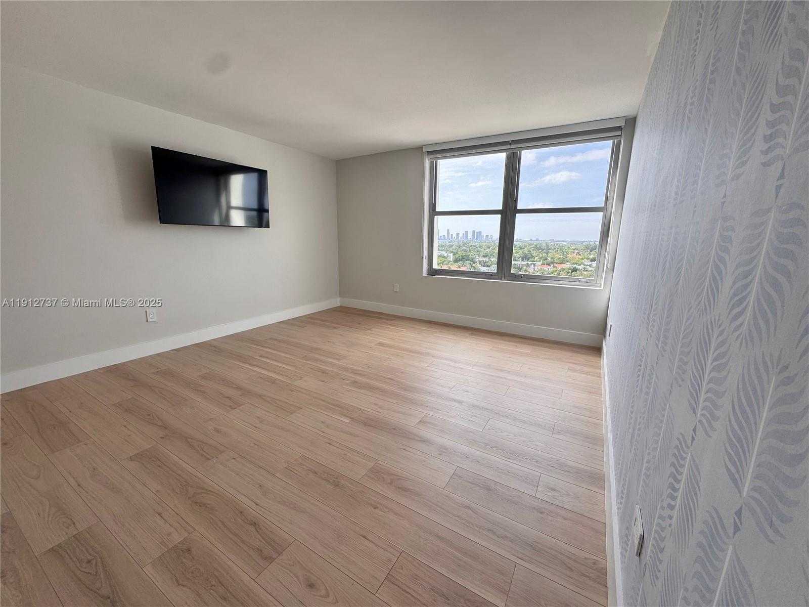 Small Image of 2899 COLLINS AVE #1212, Miami Beach Number 11