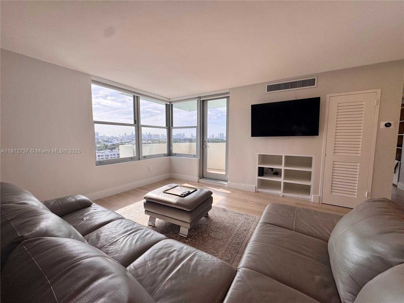Small Image of 2899 COLLINS AVE #1212, Miami Beach Number 3