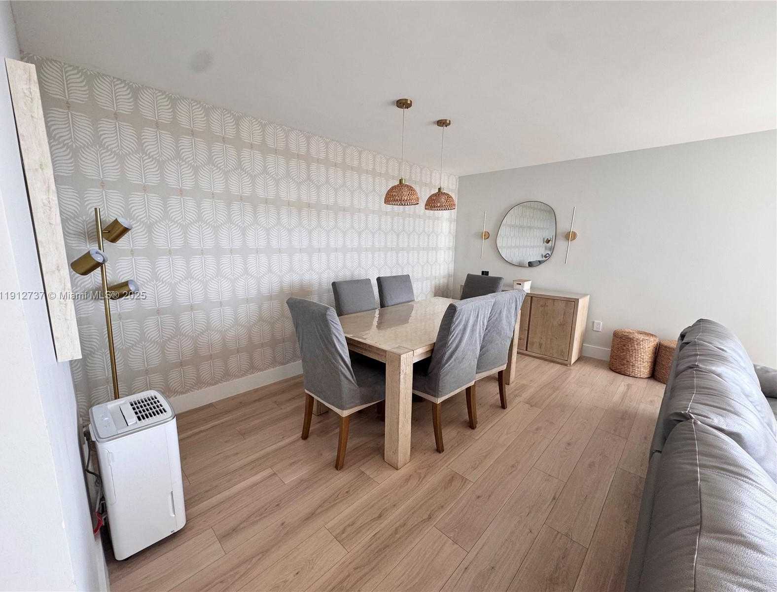 Small Image of 2899 COLLINS AVE #1212, Miami Beach Number 4