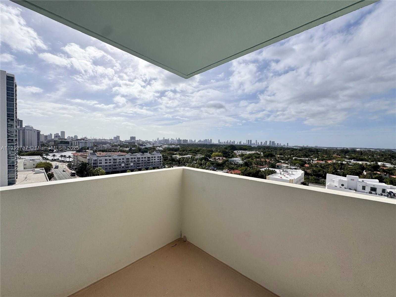 Small Image of 2899 COLLINS AVE #1212, Miami Beach Number 5
