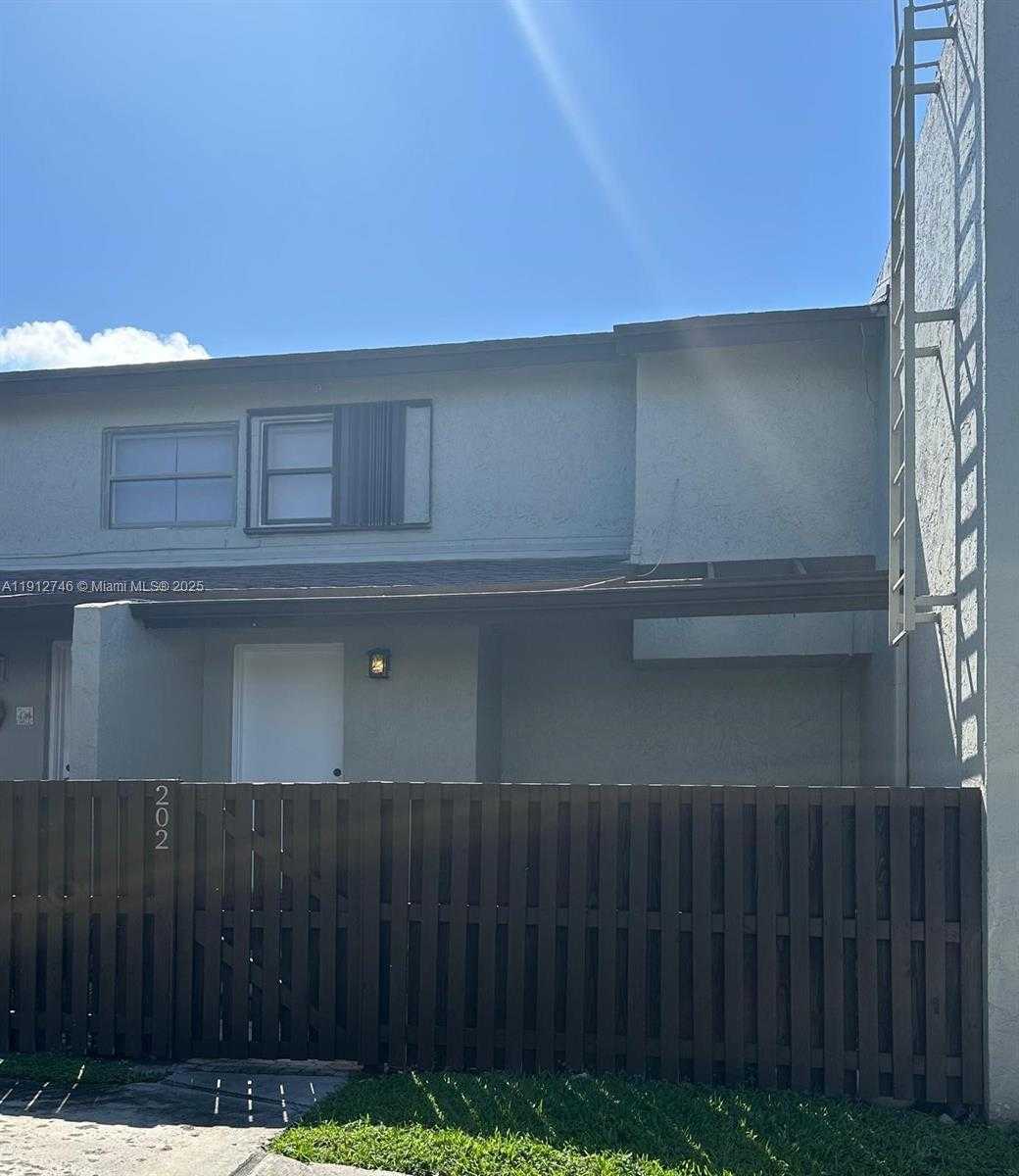 Small Image of 10040 NORTH WEST 9TH ST CIR #202, Miami Number 15