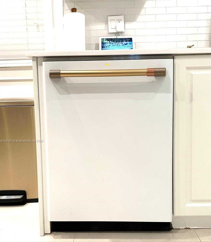 Small Image of 10040 NORTH WEST 9TH ST CIR #202, Miami Number 8