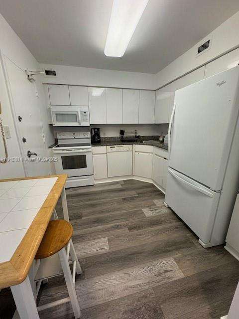 Small Image of 5161 COLLINS AVE #1406, Miami Beach Number 3