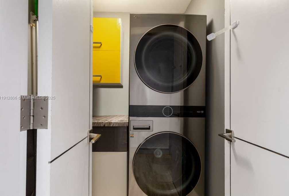 Small Image of 808 BRICKELL KEY DR #2504, Miami Number 25