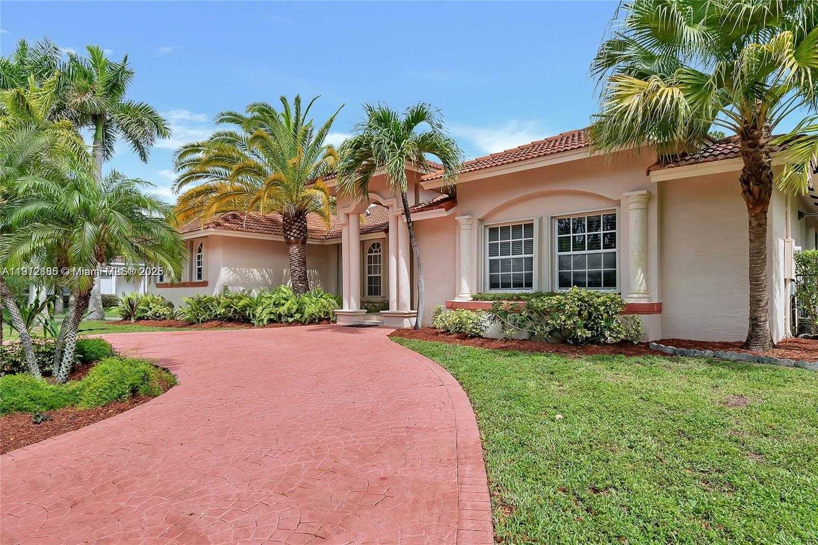 Small Image of 17117 SOUTH WEST 82ND CT, Palmetto Bay Number 1