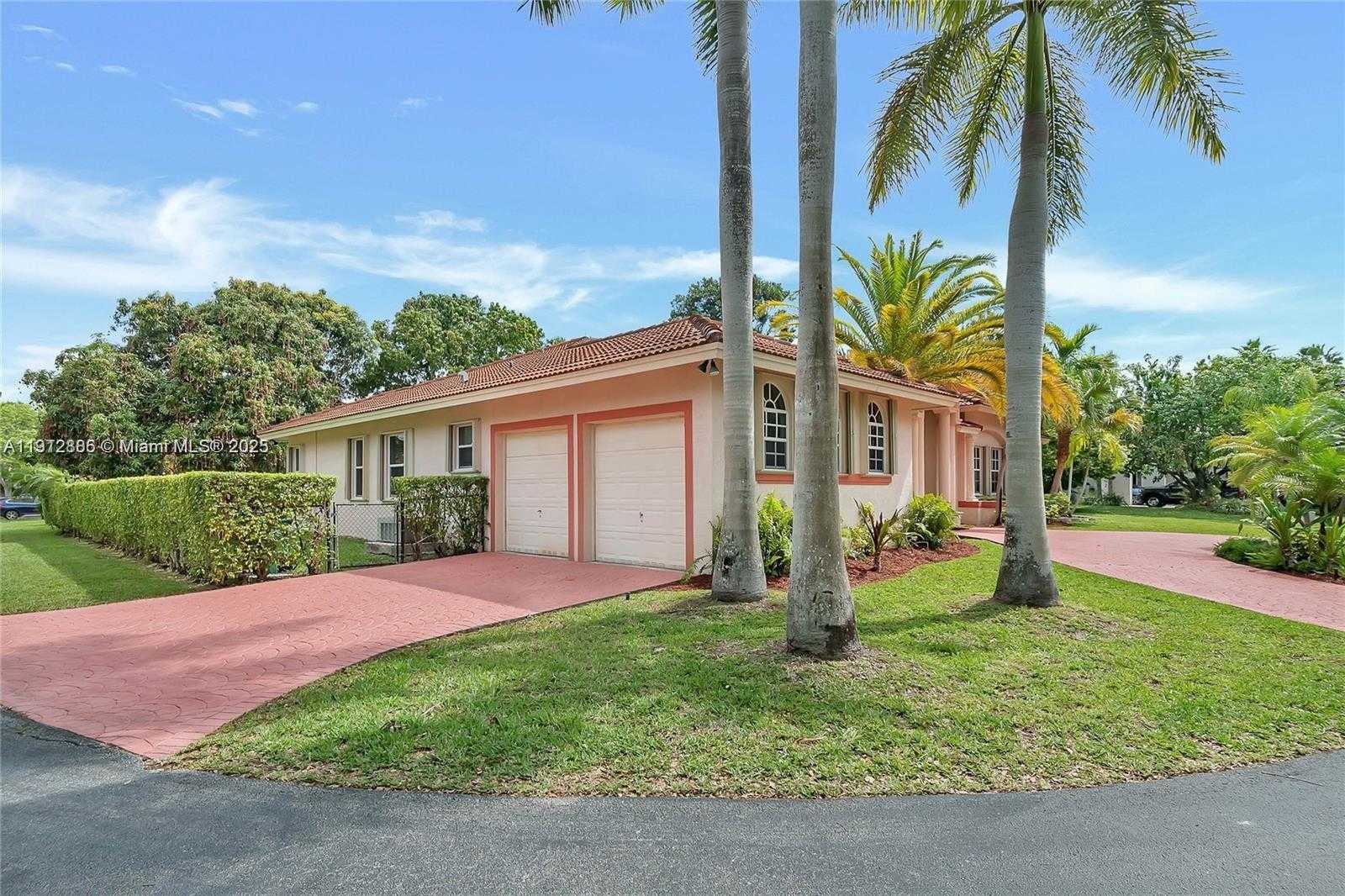 Small Image of 17117 SOUTH WEST 82ND CT, Palmetto Bay Number 2