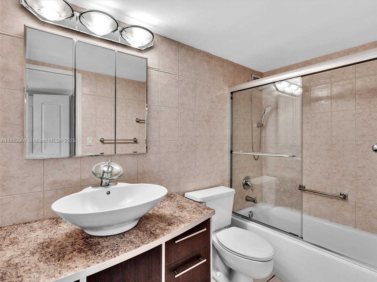 Small Image of 2030 SOUTH OCEAN DR #2024, Hallandale Beach Number 25