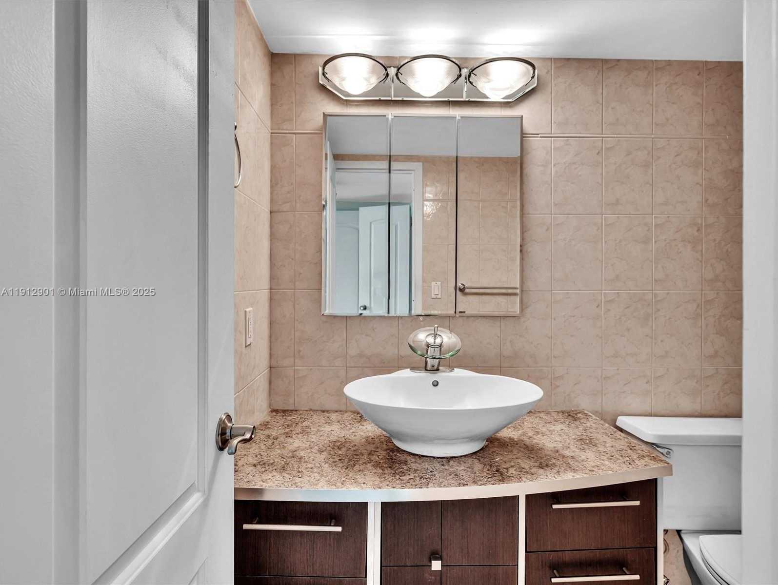 Small Image of 2030 SOUTH OCEAN DR #2024, Hallandale Beach Number 26