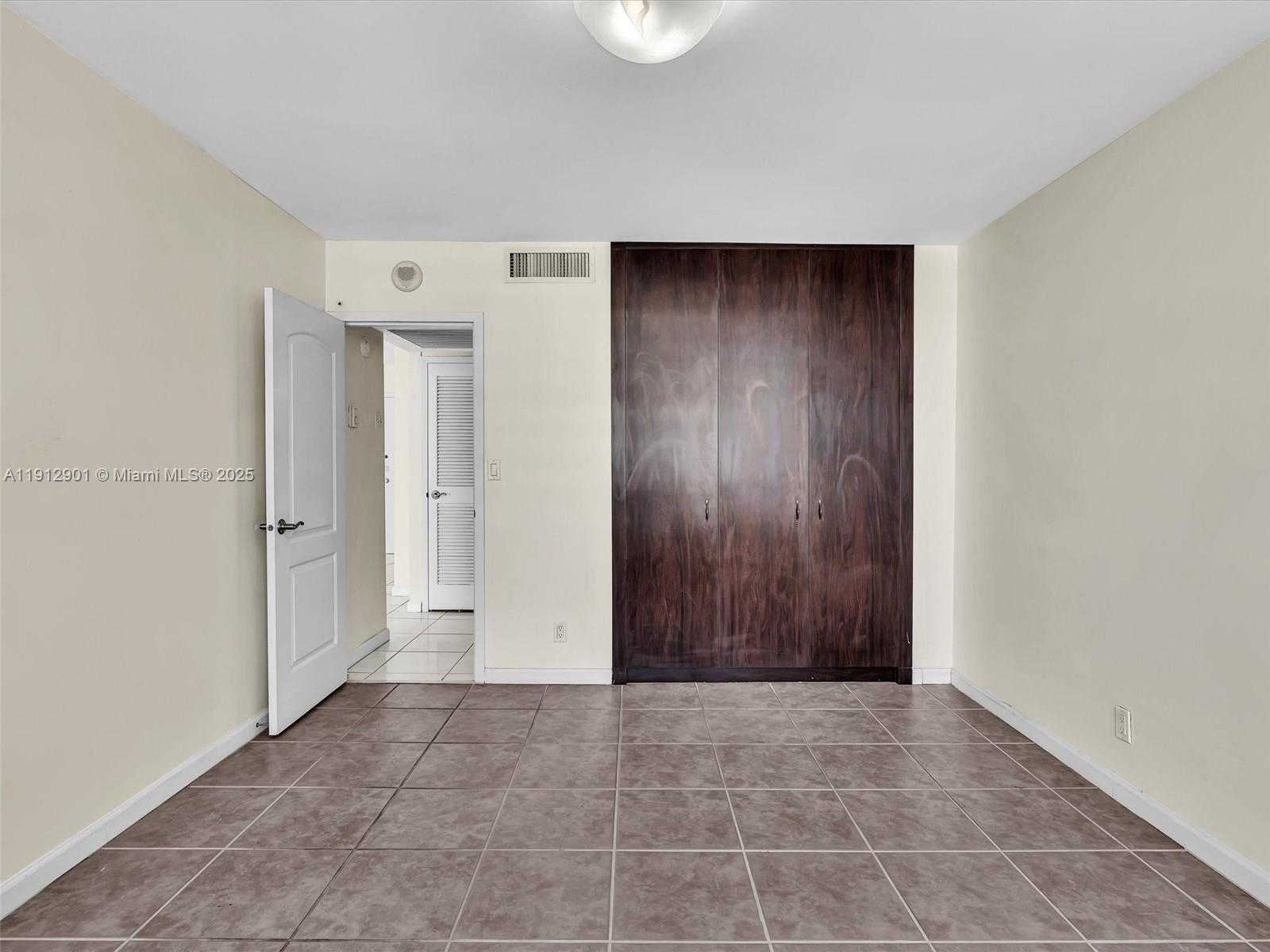 Small Image of 2030 SOUTH OCEAN DR #2024, Hallandale Beach Number 31