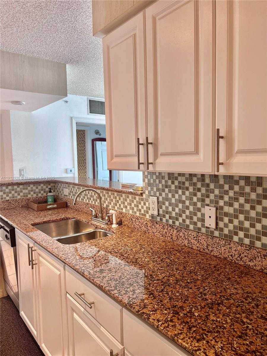 Small Image of 1155 BRICKELL BAY DR #3405, Miami Number 8