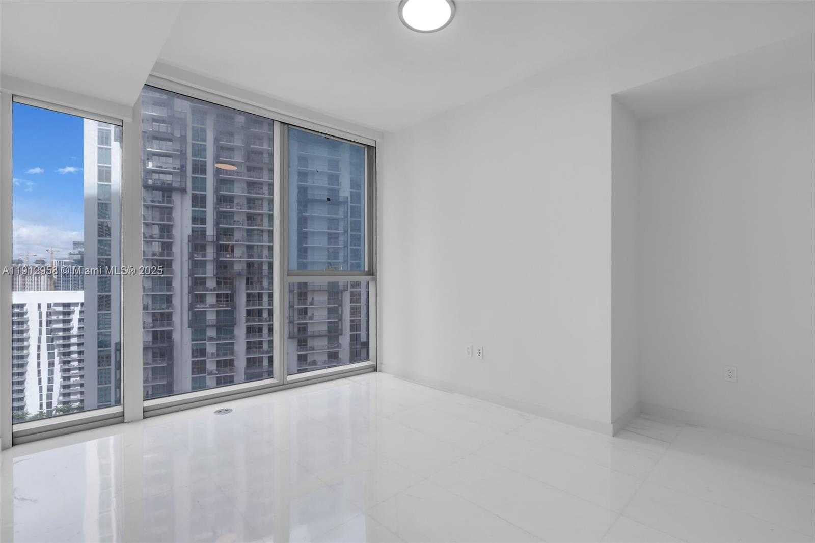 Small Image of 300 BISCAYNE BOULEVARD WAY #3009, Miami Number 11