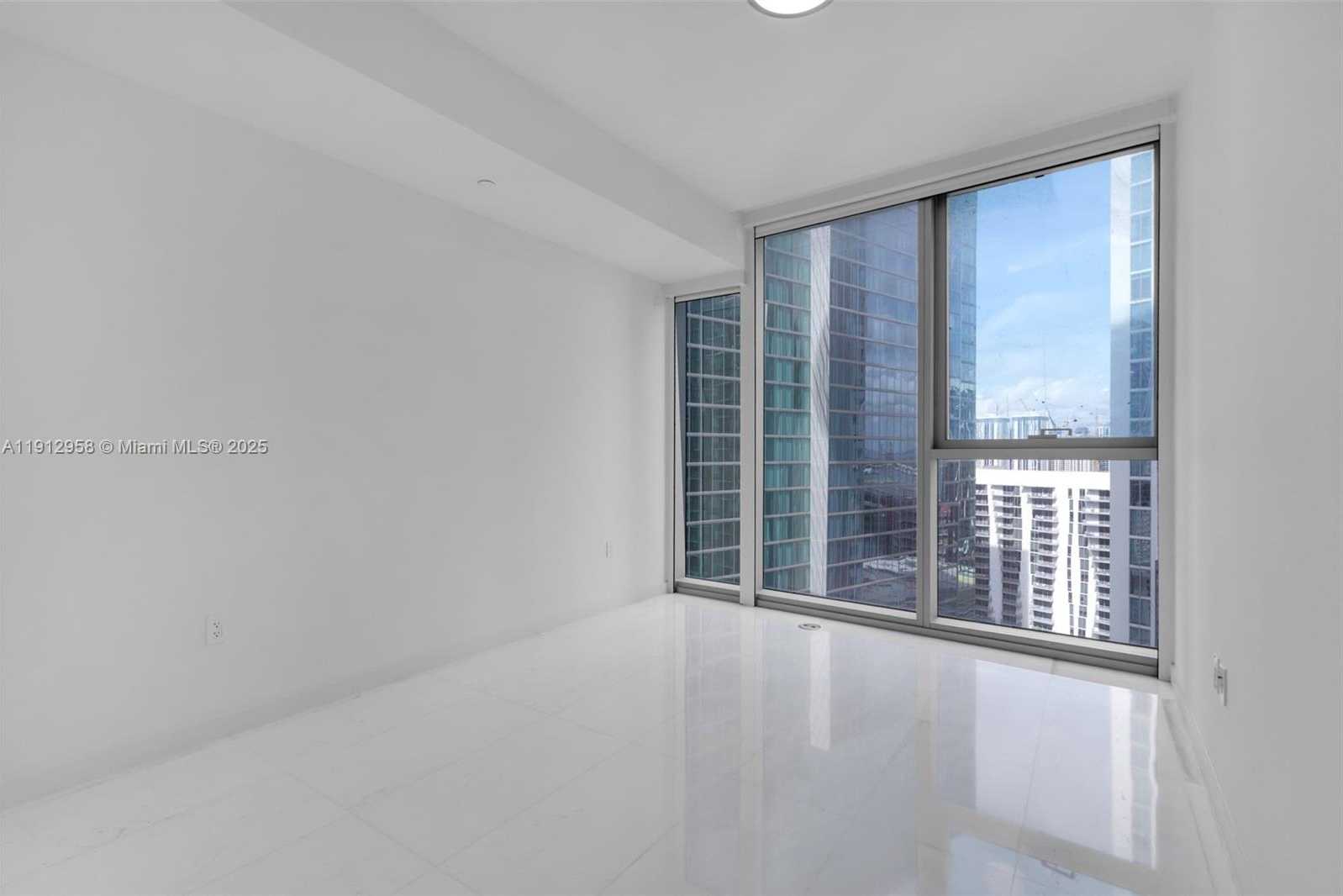 Small Image of 300 BISCAYNE BOULEVARD WAY #3009, Miami Number 12