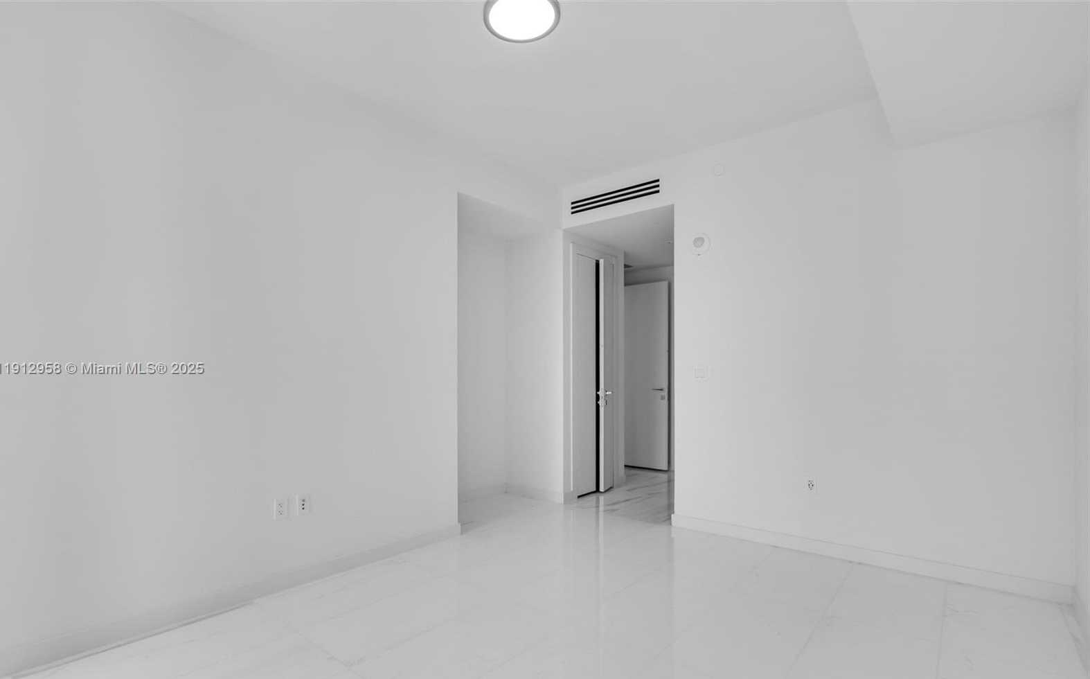Small Image of 300 BISCAYNE BOULEVARD WAY #3009, Miami Number 13