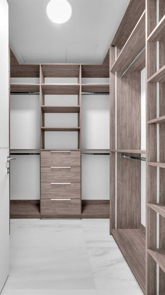 Small Image of 300 BISCAYNE BOULEVARD WAY #3009, Miami Number 14