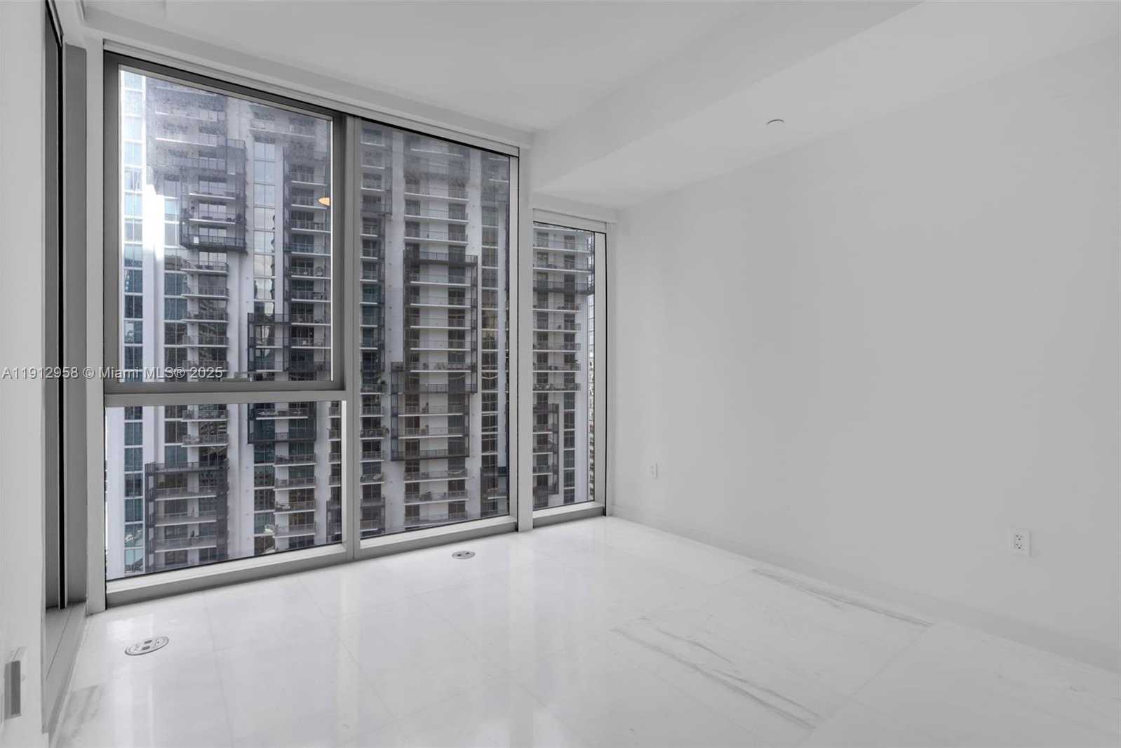 Small Image of 300 BISCAYNE BOULEVARD WAY #3009, Miami Number 18