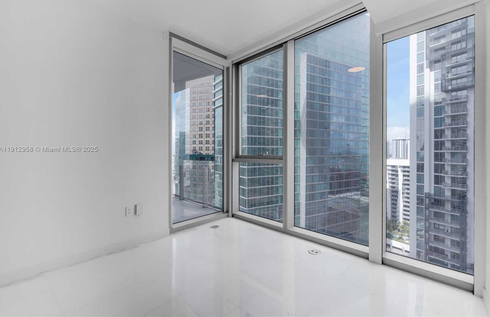 Small Image of 300 BISCAYNE BOULEVARD WAY #3009, Miami Number 19