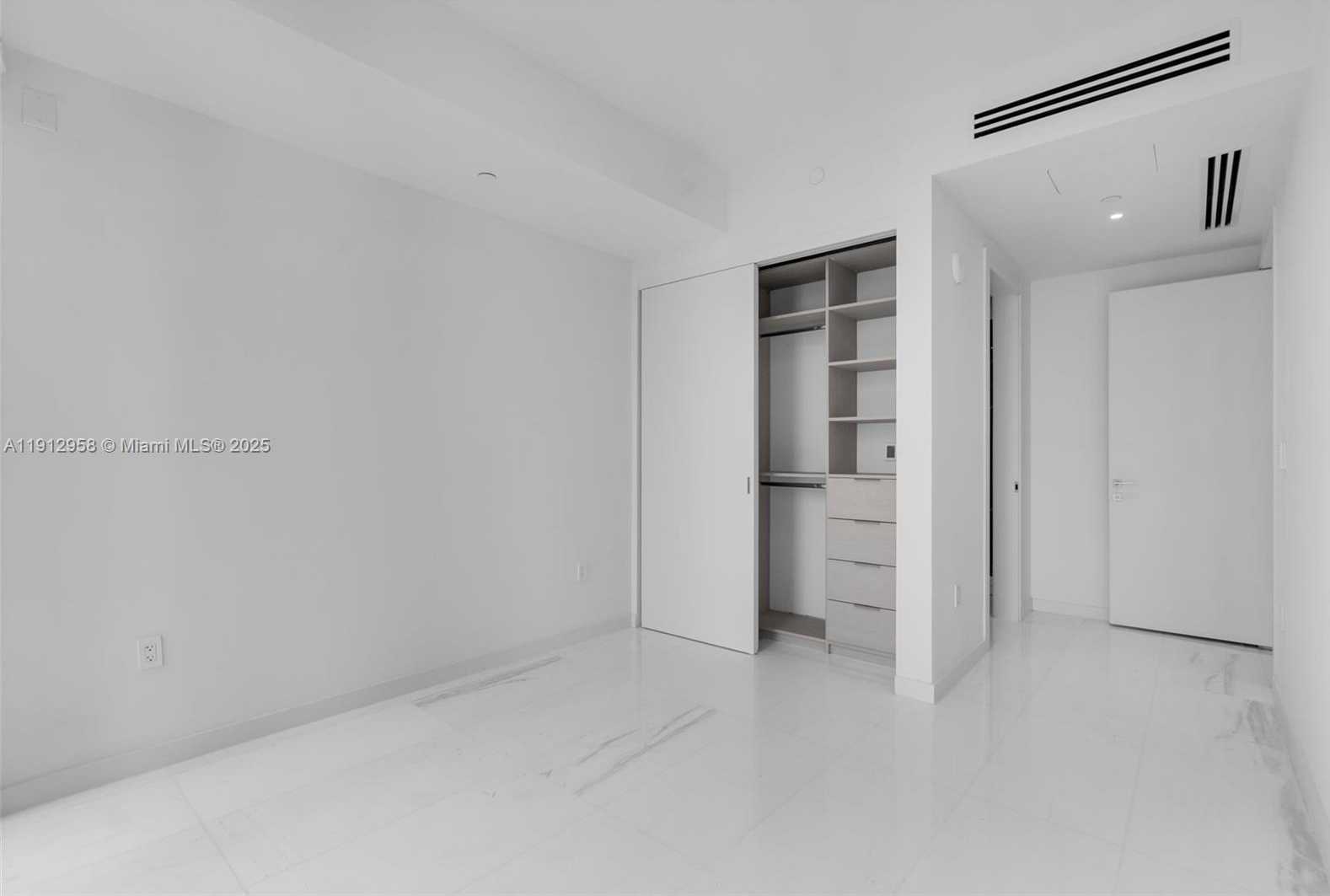 Small Image of 300 BISCAYNE BOULEVARD WAY #3009, Miami Number 20