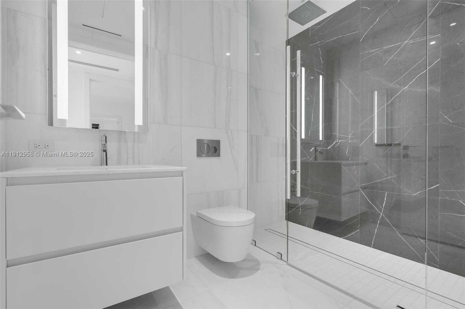 Small Image of 300 BISCAYNE BOULEVARD WAY #3009, Miami Number 21