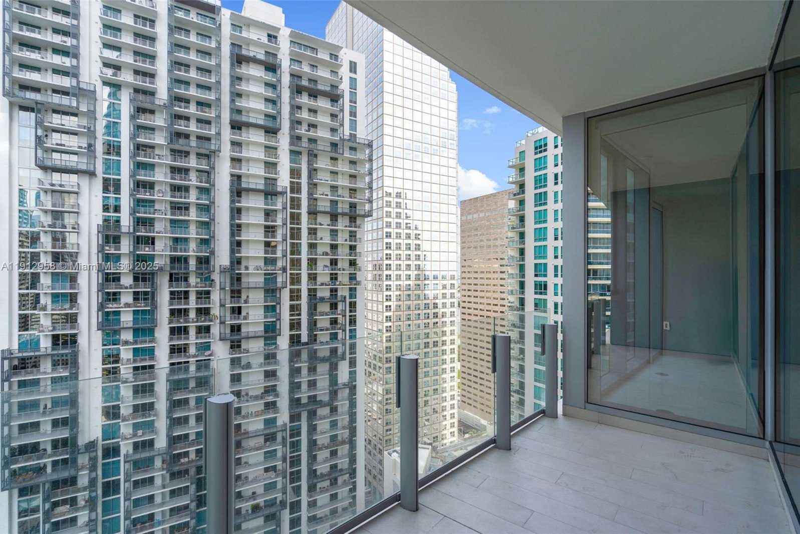 Small Image of 300 BISCAYNE BOULEVARD WAY #3009, Miami Number 24