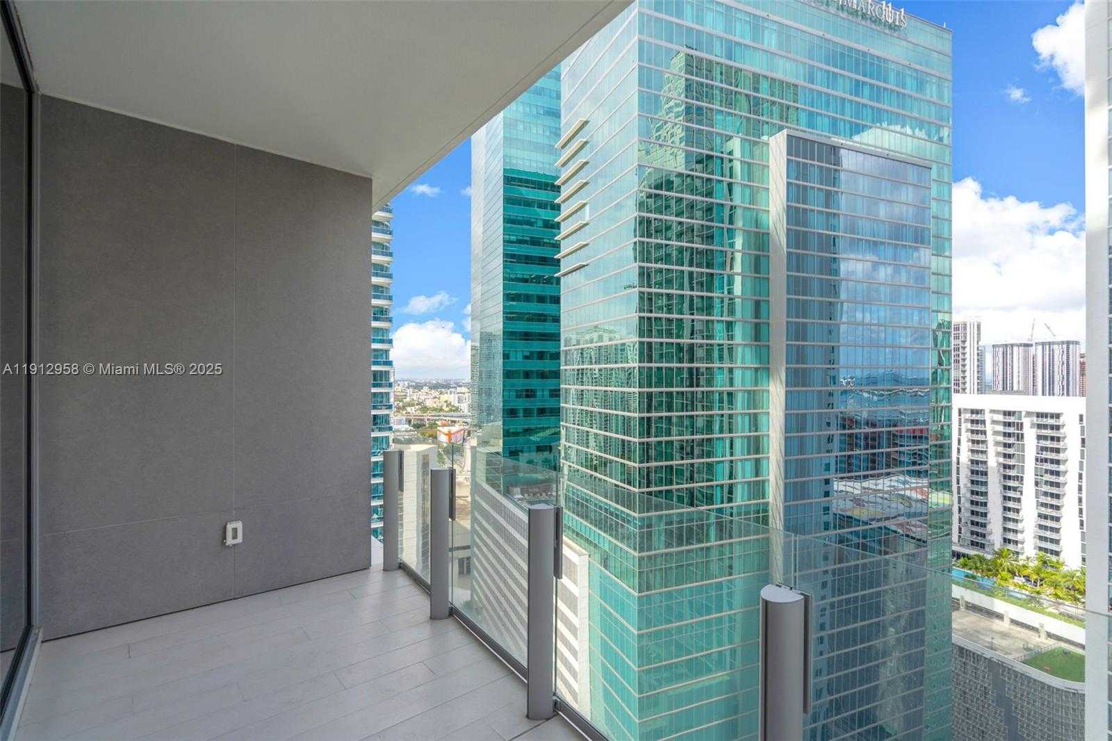 Small Image of 300 BISCAYNE BOULEVARD WAY #3009, Miami Number 25
