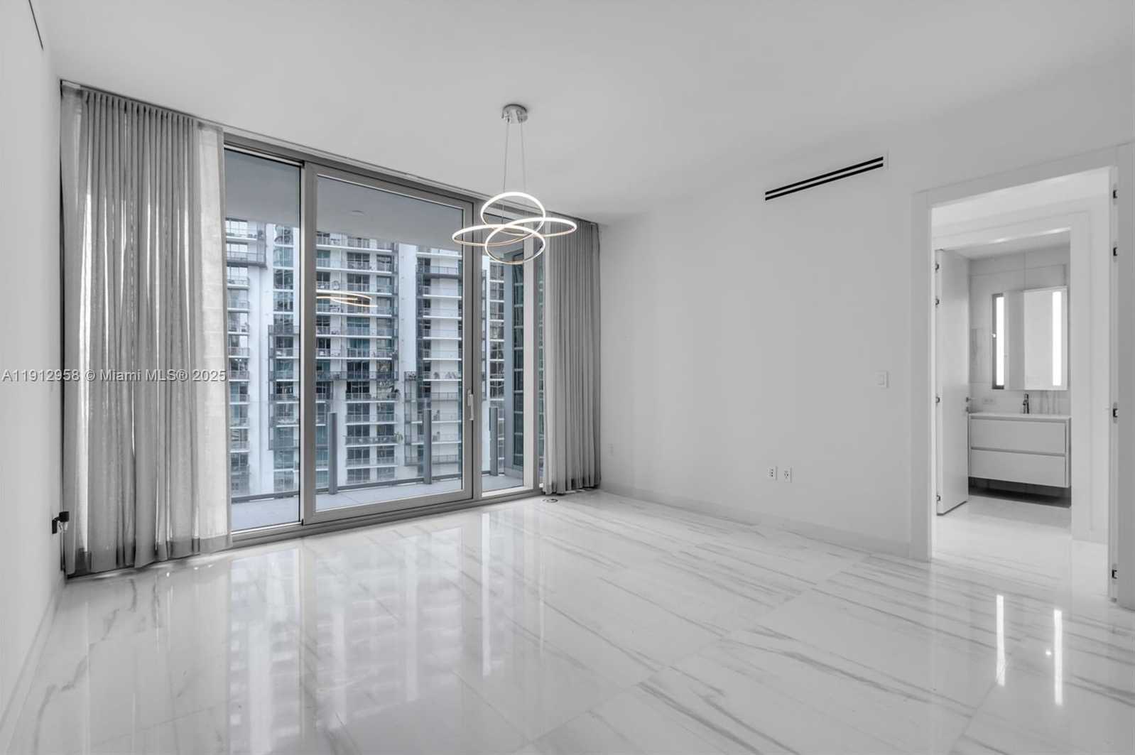 Small Image of 300 BISCAYNE BOULEVARD WAY #3009, Miami Number 3