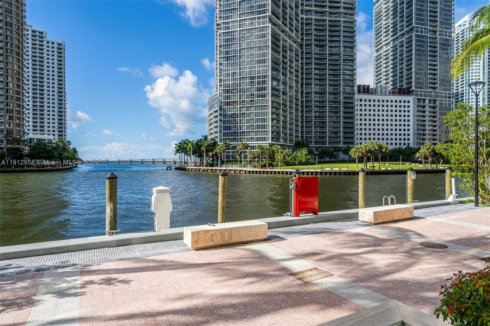 Small Image of 300 BISCAYNE BOULEVARD WAY #3009, Miami Number 39