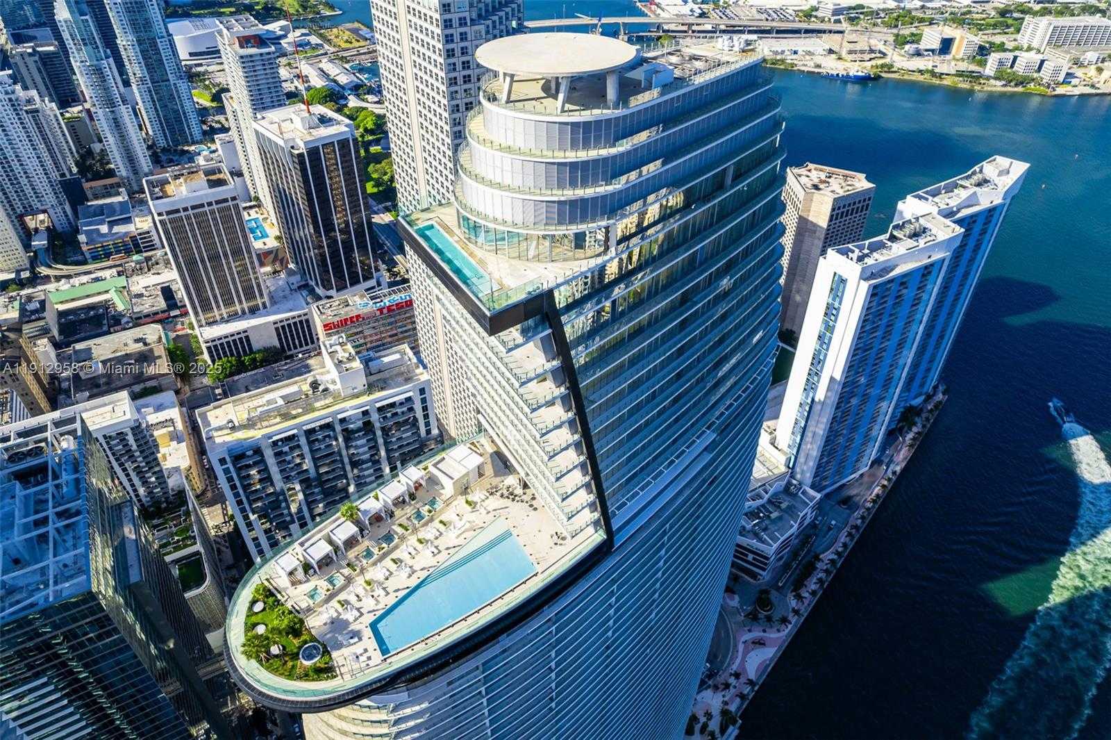 Small Image of 300 BISCAYNE BOULEVARD WAY #3009, Miami Number 40