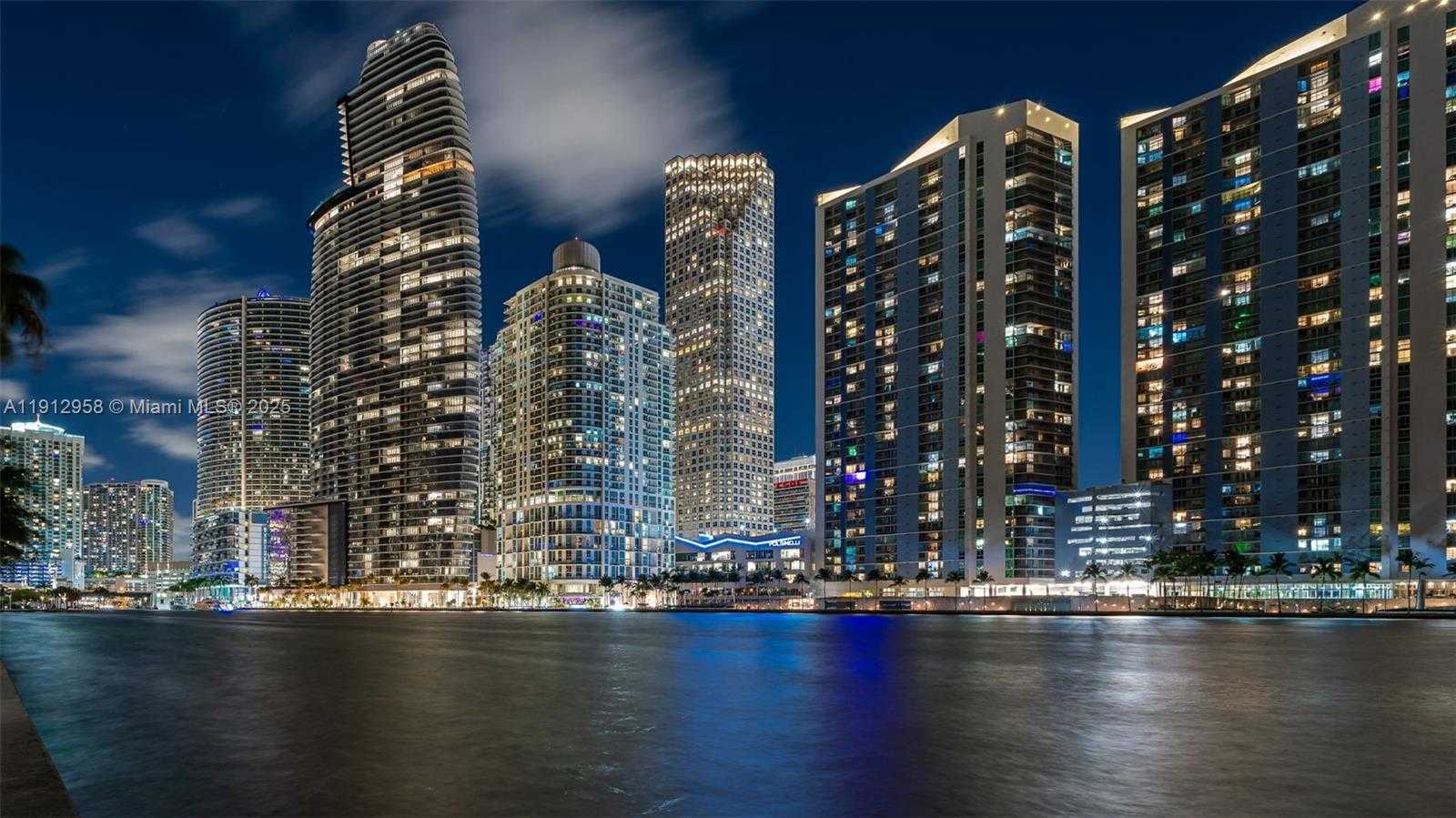 Small Image of 300 BISCAYNE BOULEVARD WAY #3009, Miami Number 50