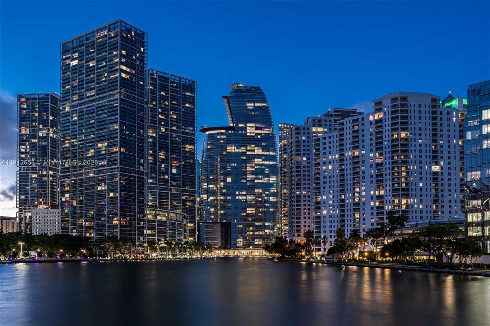 Small Image of 300 BISCAYNE BOULEVARD WAY #3009, Miami Number 51