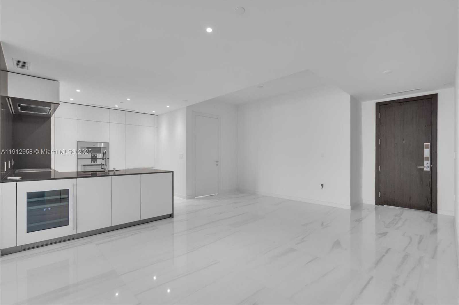 Small Image of 300 BISCAYNE BOULEVARD WAY #3009, Miami Number 8