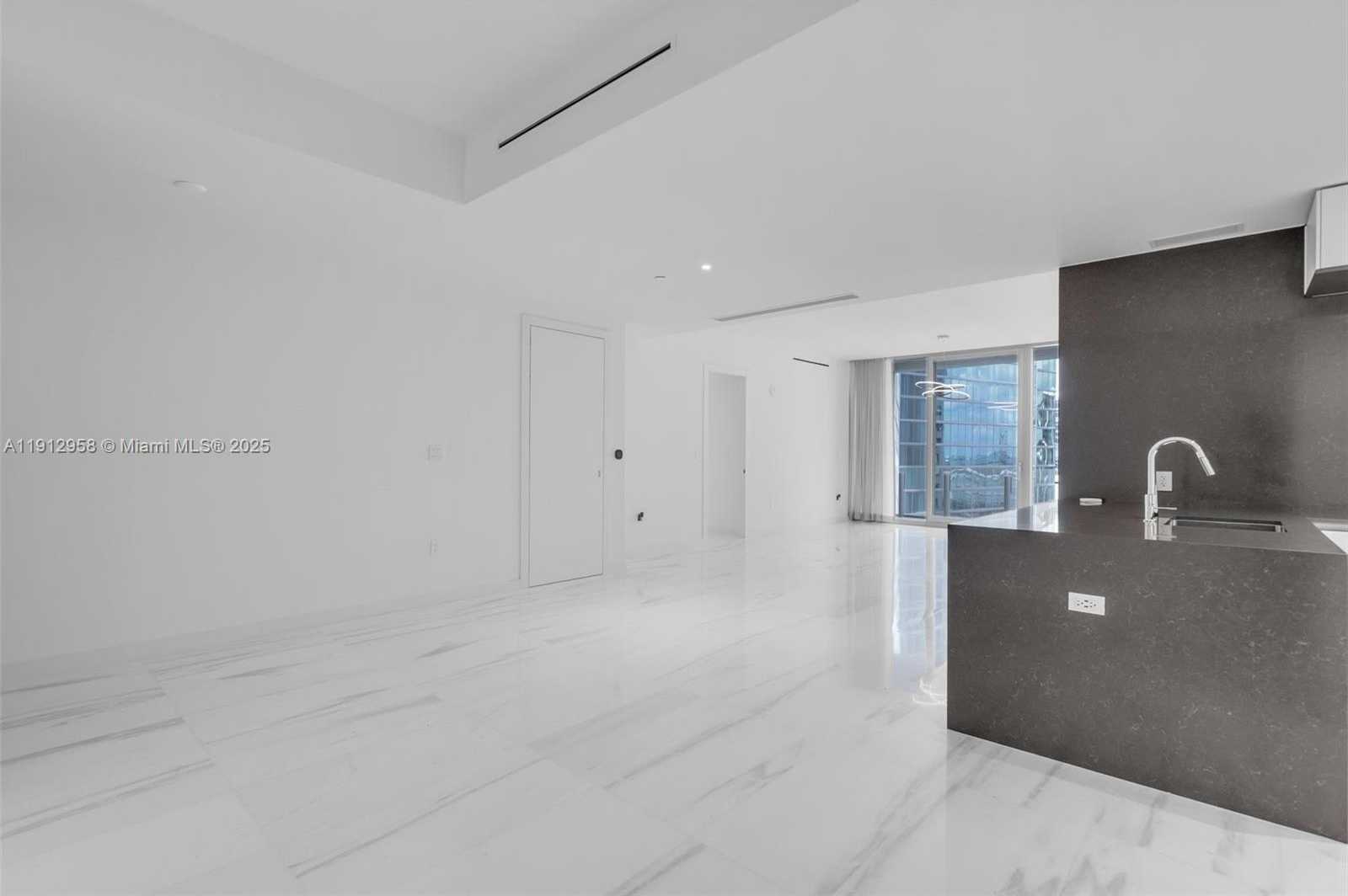 Small Image of 300 BISCAYNE BOULEVARD WAY #3009, Miami Number 9