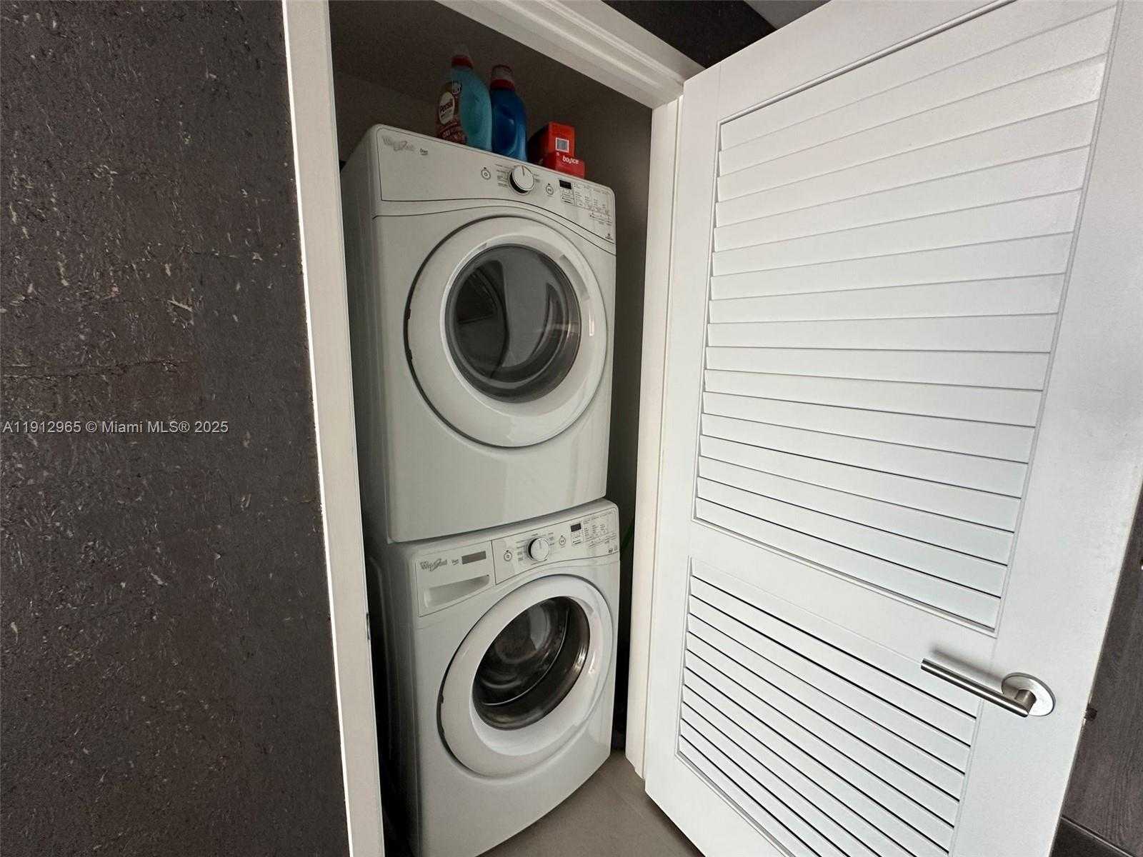 Small Image of 68 SOUTH EAST 6TH ST #2205, Miami Number 25